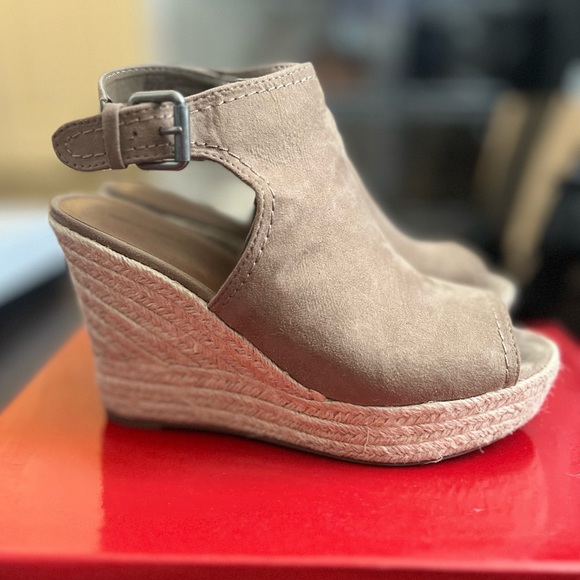 Cayla Microsuede Espadrille Wedge Pumps , Universal Thread - Picture 2 of 7